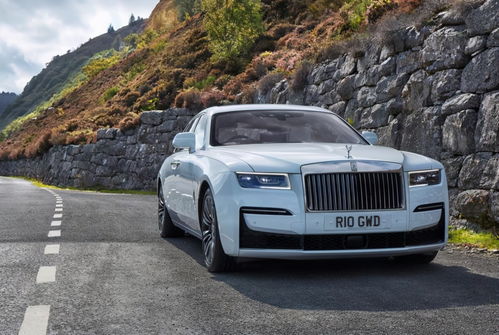 行政座駕新標(biāo)桿 4.8秒破百的藝術(shù)品內(nèi)飾，奔馳S級(jí)也難以企及